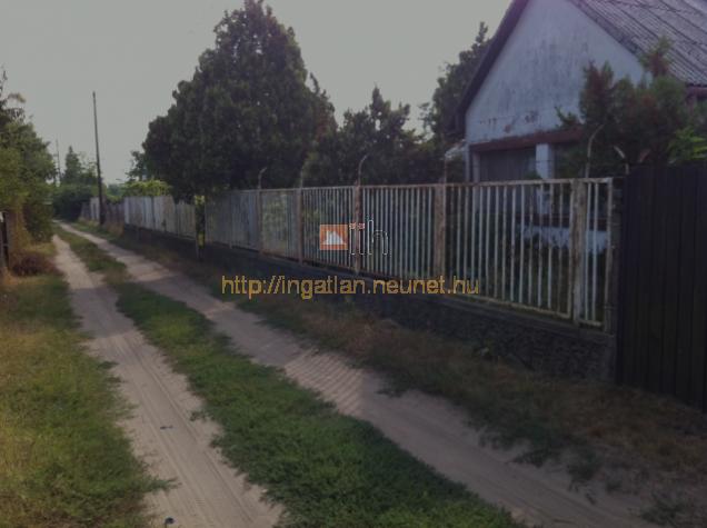 Elad  Debrecenben a Fuvallat utca 7 szmnl 750m2 zrtkerti ingatlan - Kép: 2519 