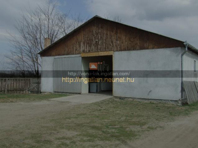 Hernd elad 580m2-es ipari ingatlan 2005-ben beton svalapra plt - Kép: 3615 