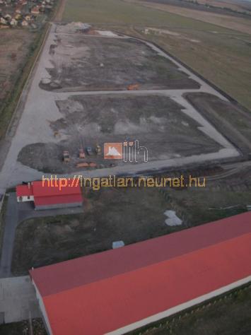 Kaba elad ipari telek 9000m2 2400m2-es betonpadls raktrplettel - Kép: 7402 